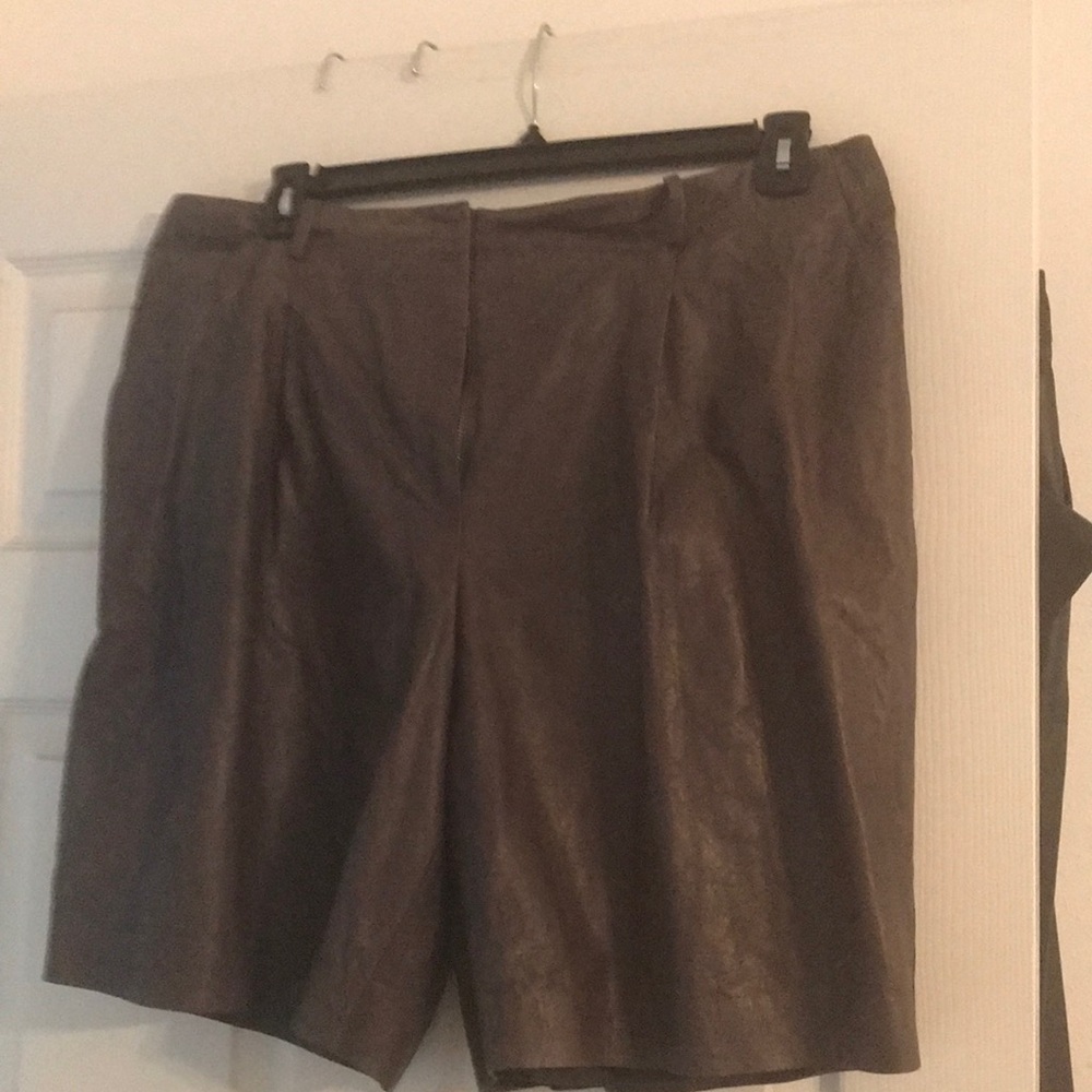 Lafayette 148 New York Brown leather Bermudas with Tailored Design